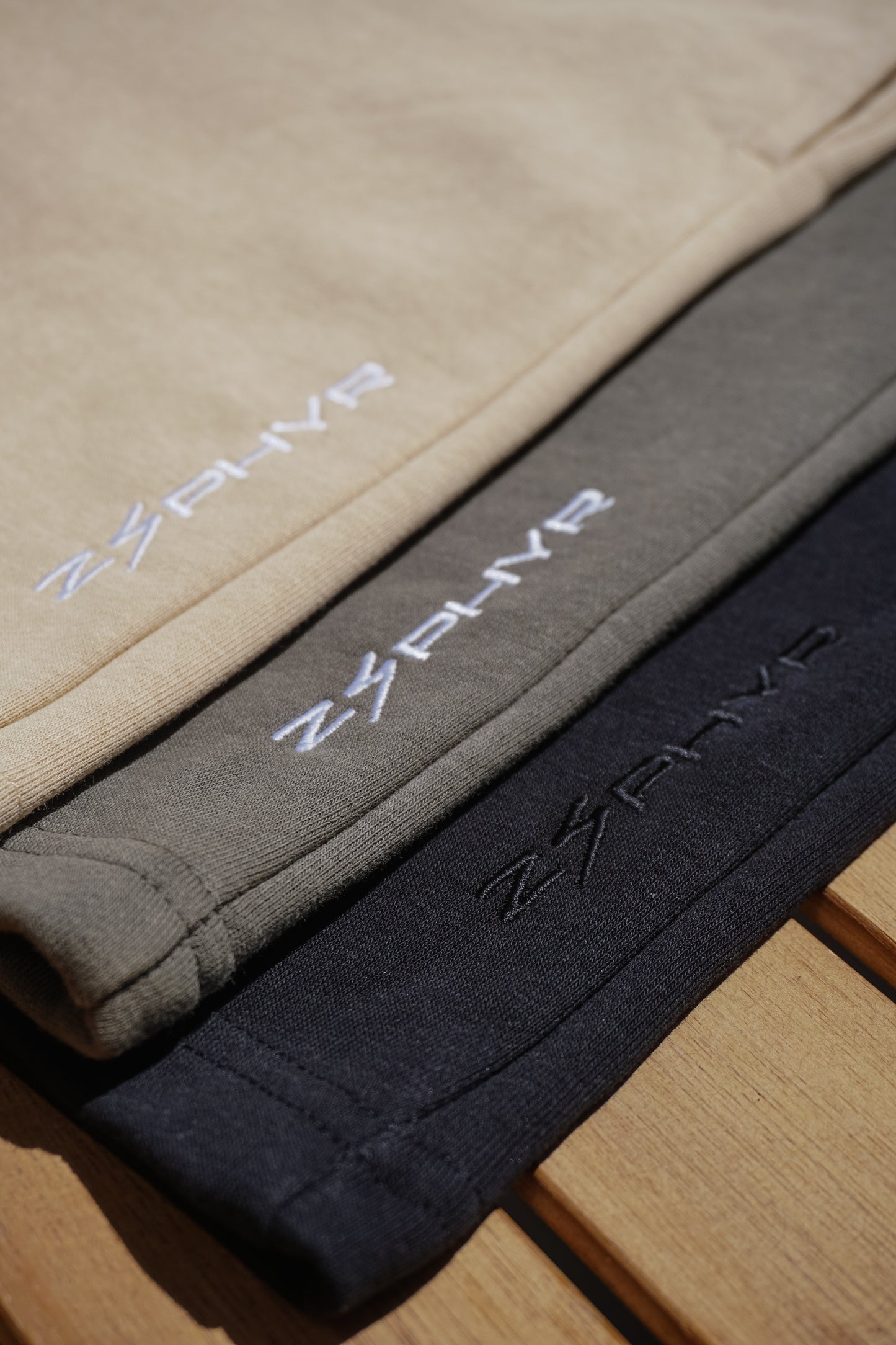Short brodé « ICARE »